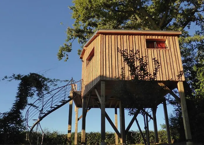 La Perchee Du Faucon *